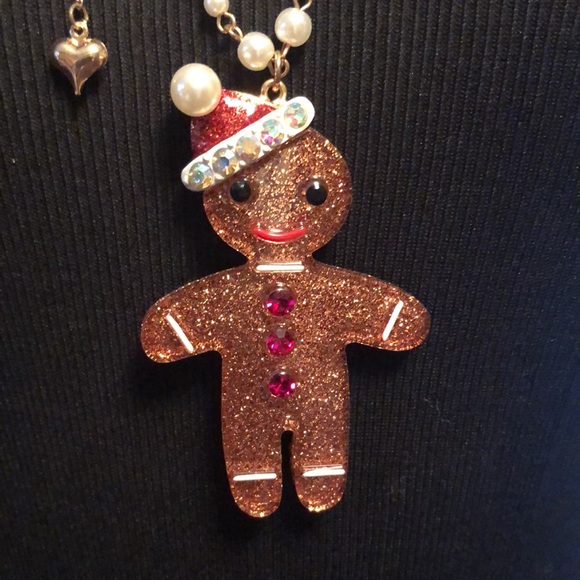 Adorable Betsey Johnson Sparkly Faux Pearl & Rhinestone Gingerbread Necklace - Picture 8 of 17